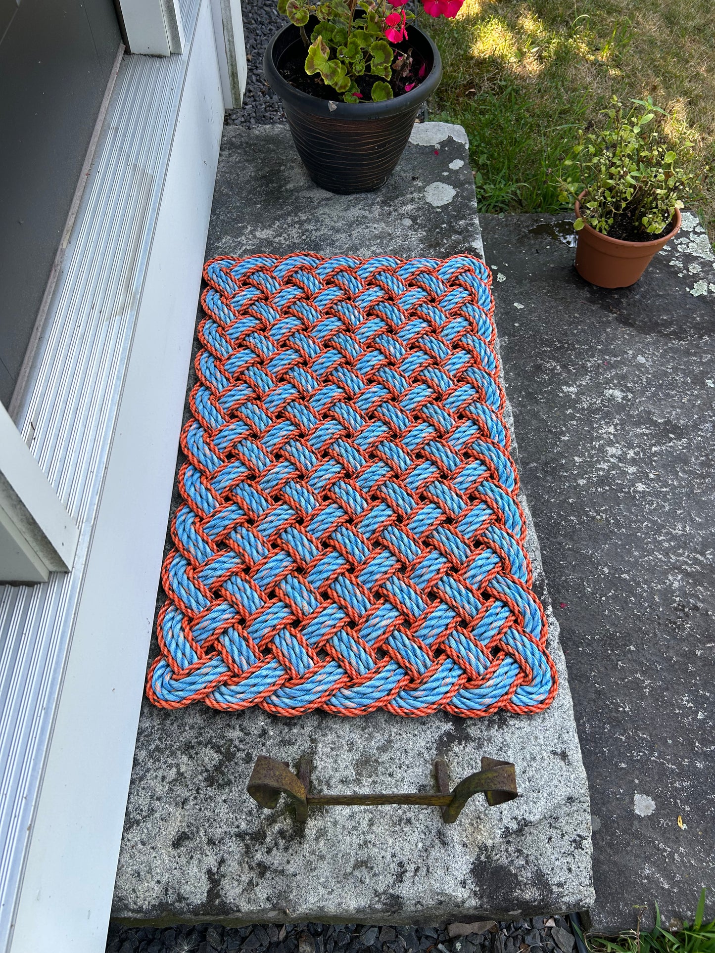 Vibrant lobster rope mat