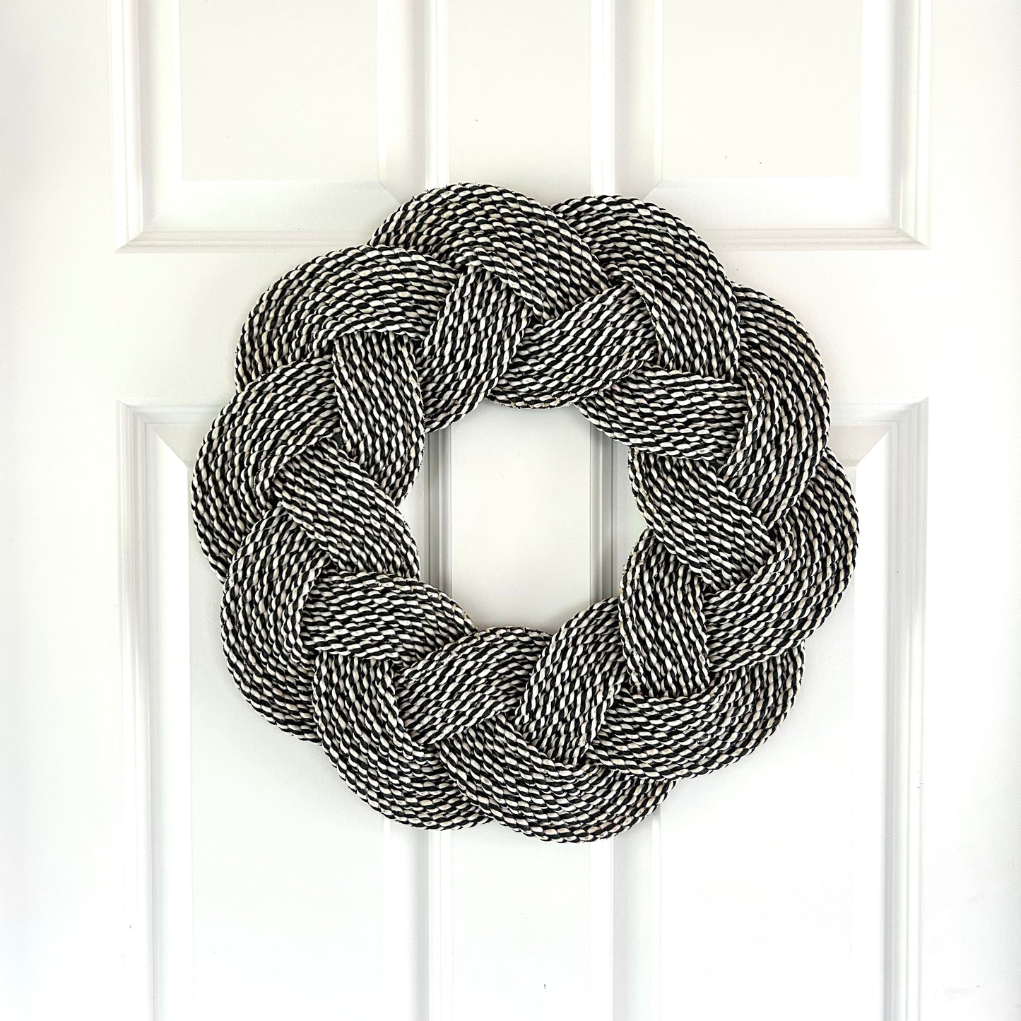 Mariner Wreath in Salt and Pepper