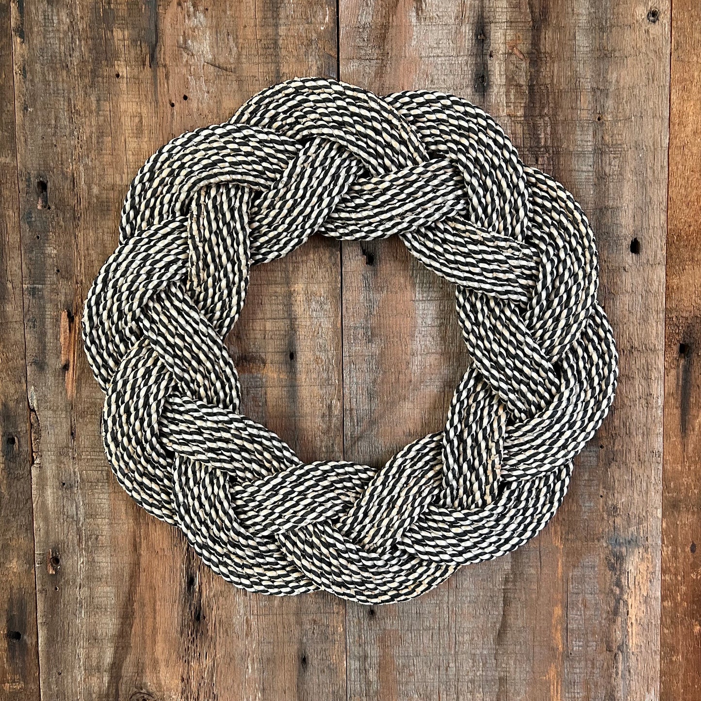 Mariner Wreath in Salt and Pepper