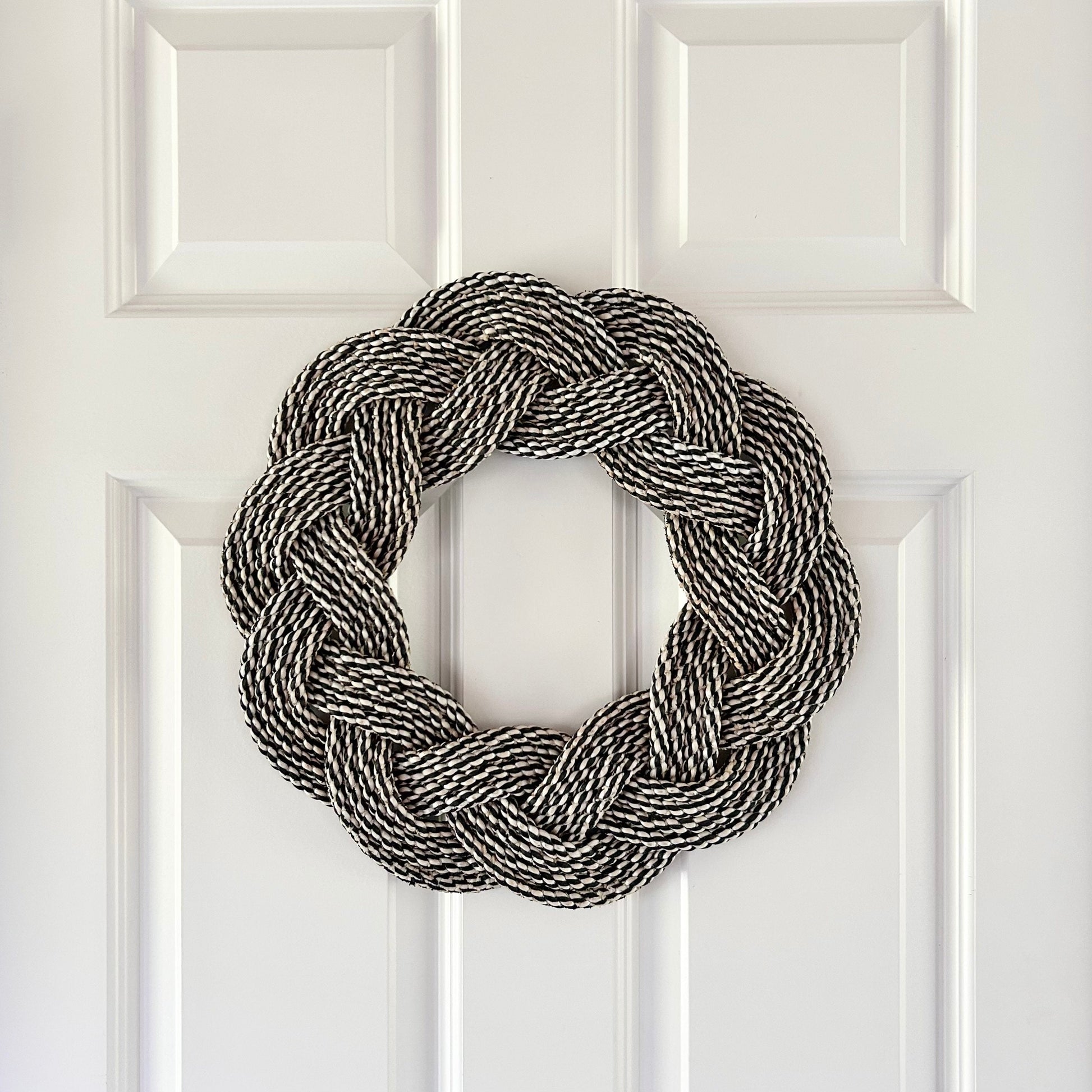 Mariner Wreath in Salt and Pepper